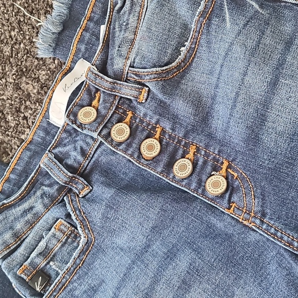 - KanCan - Picture 4 of 9